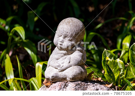 Novice doll statue in outdoor of public garden. Novice doll statue in outdoor of public garden. 78675105