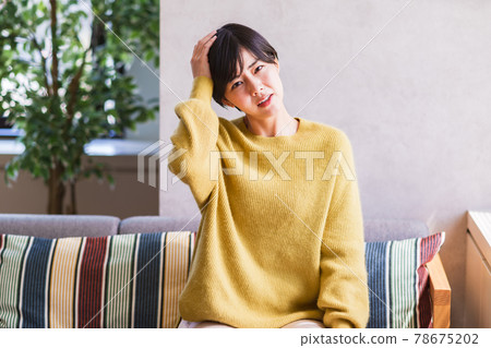 Headache, cold, fatigue, corona 78675202