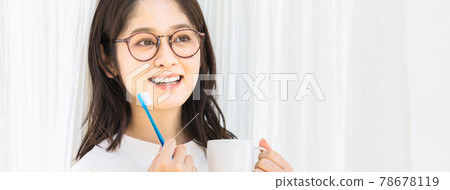 A young woman with a toothbrush 78678119