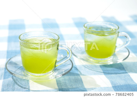 2 customers' cold tea and light blue tablecloth 78682405