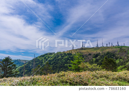 (Nagano Prefecture) Aiming for Ougatou from the Nature Conservation Center on the Utsukushigahara Plateau 78683160