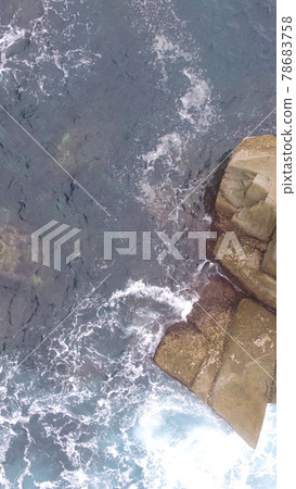 在岩石/海平面拍攝〜無人機（大隅半島/鹿兒島縣肝臟類型南大隅鎮） 78683758