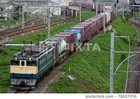 EF65 2101 container freight train on the Hoppō Freight Line EF65 2101 container freight train on the Hoppō Freight Line 78687056