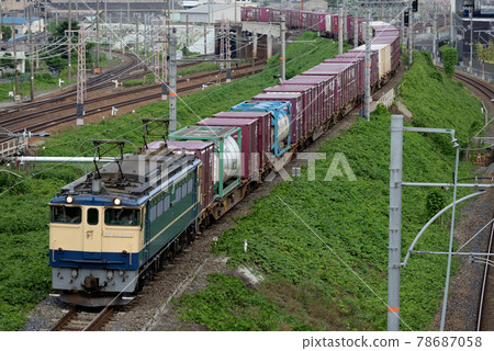 EF65 2101 container freight train on the Hoppō Freight Line EF65 2101 container freight train on the Hoppō Freight Line 78687058