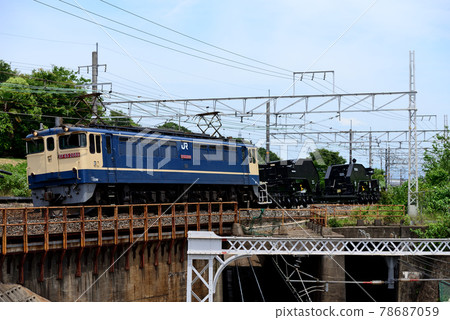 EF65 2089 Shiki 850D deadhead train going on the Tokaido main line EF65 2089 Shiki 850D deadhead train going on the Tokaido main line 78687059
