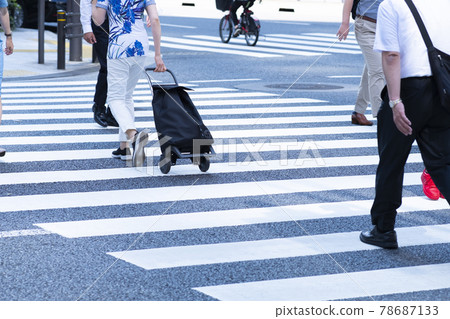 Office worker walking in the business district Office worker walking in the business district 78687133
