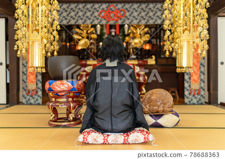 一位女僧尼的照片 一位女僧尼的照片 78688363