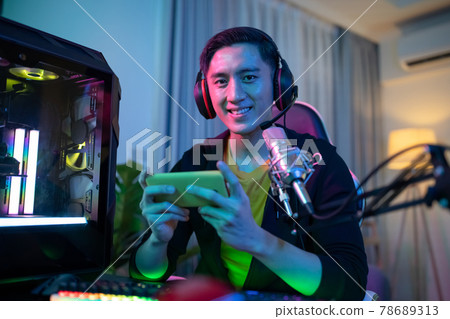 cybersport gamer have live stream 78689313