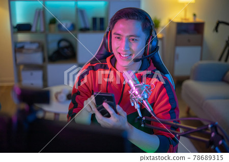 cybersport gamer have live stream 78689315