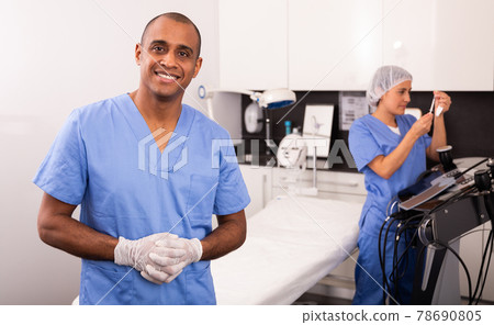 Positive male doctor cosmetologist meeting client in office 78690805