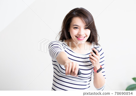 woman play motion sensing game 78690854