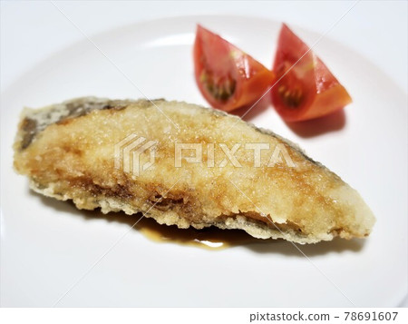 美味的炸格陵蘭比目魚配橙汁 78691607