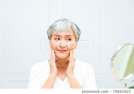 Facial care and makeup for seniors 78691925