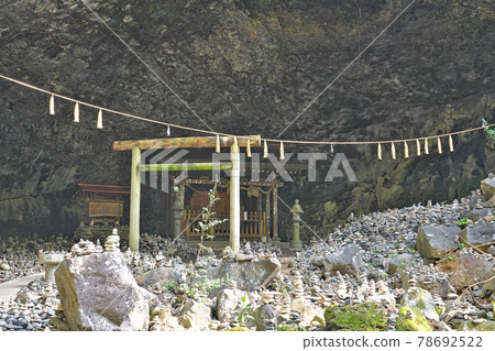 [Amaniwato Shrine, Amanagawara] Iwato, Takachiho-cho, Nishiusuki-gun, Miyazaki Prefecture 78692522