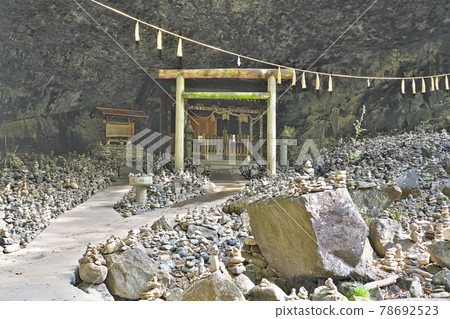[Amaniwato Shrine, Amanagawara] Iwato, Takachiho-cho, Nishiusuki-gun, Miyazaki Prefecture 78692523