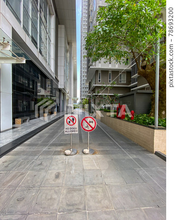 No dog allowed and parking prohibition sign in common area No dog allowed and parking prohibition sign in common area 78693200