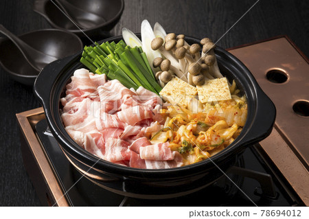 kimchi hot pot  78694012
