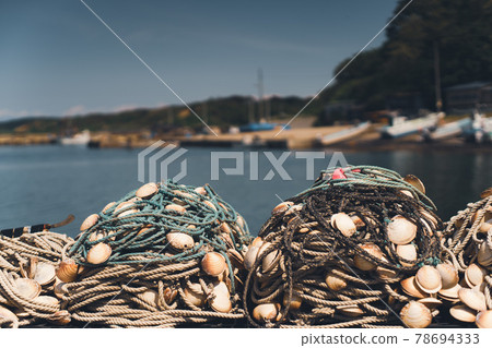 放在漁港的網 78694333