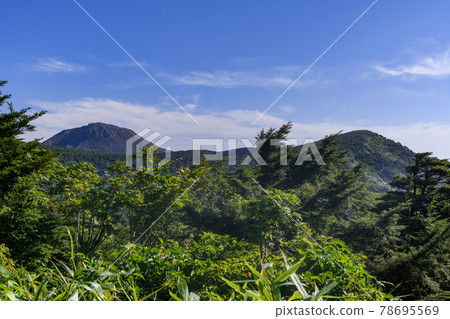 從白座山看南月山和茶臼山 從白座山看南月山和茶臼山 78695569