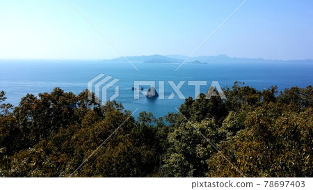 初春從愛媛縣松山市北條鹿島山頂看到的久綱群島[3月] 78697403