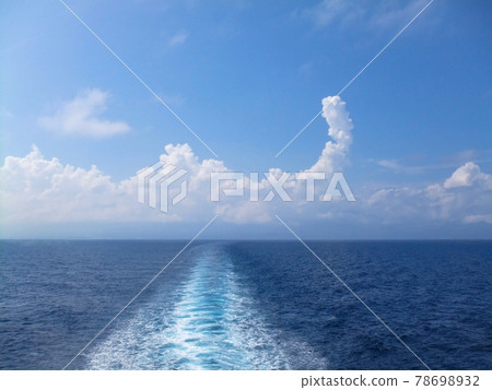 從船上看到的日本海景和尾流 78698932