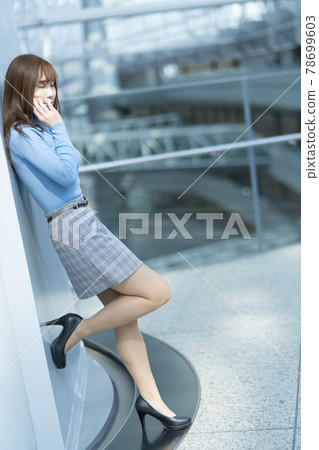 Woman with closed eyes 78699603