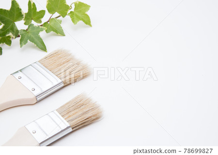Painting tools and copy space white background 78699827
