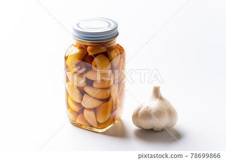 Garlic pickled in soy sauce and garlic 78699866