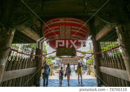 千葉縣成田市成田山新勝寺仁王門的大燈籠 78700110