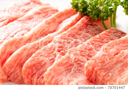 烤肉用的牛肉。三角玫瑰（日本黑毛和牛）是排骨中罕見的部分，據說品質最高。 78701447