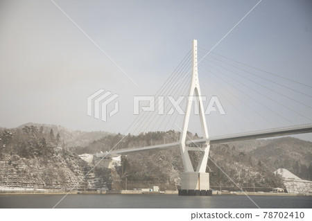 宮城縣氣仙沼三陸海岸公路氣仙沼灣跨海大橋,綽號“金江大橋” 宮城縣氣仙沼三陸海岸公路氣仙沼灣跨海大橋,綽號“金江大橋” 78702410