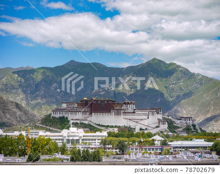 西藏布達拉宮全景 西藏布達拉宮全景 78702679