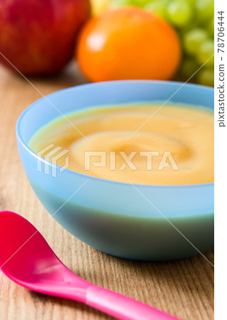 Baby food: colorful bowl of fruit puree Baby food: colorful bowl of fruit puree 78706444