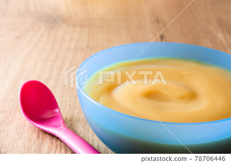 Baby food: colorful bowl of fruit puree Baby food: colorful bowl of fruit puree 78706446