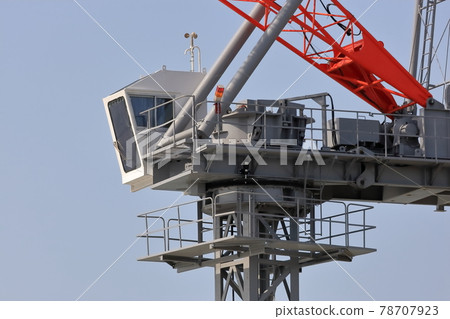 Image of a crane at a construction site 78707923