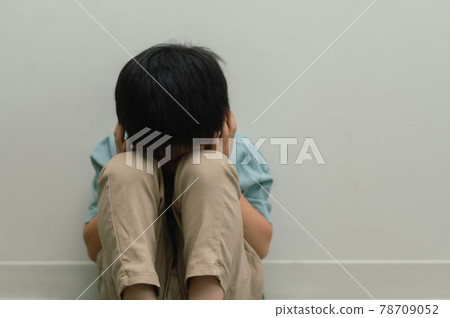 一個孤獨的男孩 一個孤獨的男孩 78709052