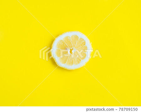 Intense yellow lemon citrus slice in water, texture summer background Intense yellow lemon citrus slice in water, texture summer background 78709150