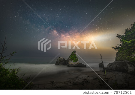 Higashinamekawa beach green area Gummy island and Milky Way 78712501