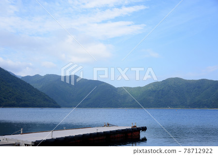 Lake and pier on a sunny day Lake and pier on a sunny day 78712922