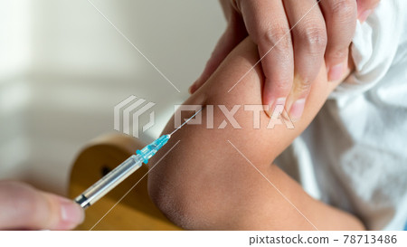 vaccination, younger, baby boy 78713486