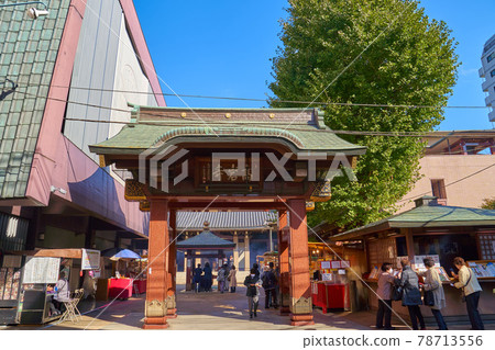 Sanmon and approach to Togenuki Jizoson (Takaiwaji) in Sugamo, Toshima-ku, Tokyo 78713556