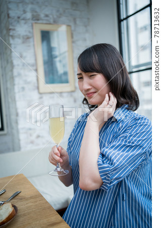 下巴疼痛的女人 78713632