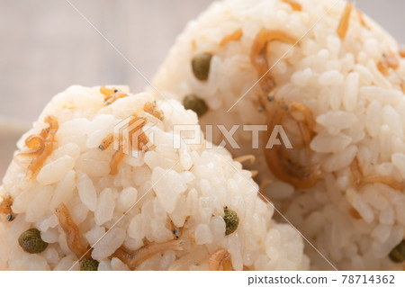 Sansho, chirimenjako, rice balls Sansho, chirimenjako, rice balls 78714362