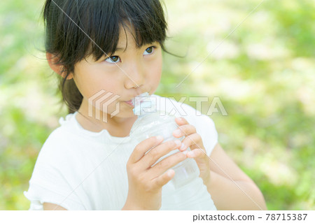 A girl staying hydrated in the summer A girl staying hydrated in the summer 78715387