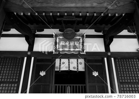 Nishinomiya City, Hyogo Prefecture, Mondoyakujin Tokoji Yakushido Monochrome Nishinomiya City, Hyogo Prefecture, Mondoyakujin Tokoji Yakushido Monochrome 78716003