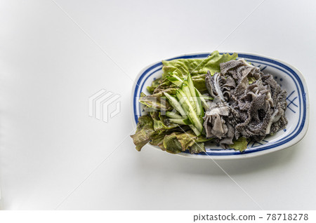 烤肉餐廳的經典omasum生魚片 78718278