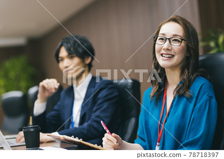 會議期間的商務人士 會議期間的商務人士 78718397