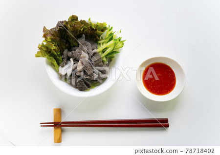 烤肉餐廳的經典omasum生魚片 烤肉餐廳的經典omasum生魚片 78718402
