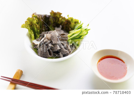 烤肉餐廳的經典omasum生魚片 烤肉餐廳的經典omasum生魚片 78718403