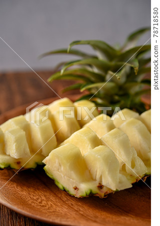 pineapple  78718580